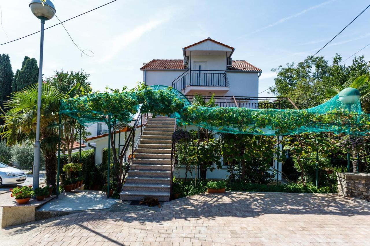 Apartment Gordana Малинська Екстер'єр фото